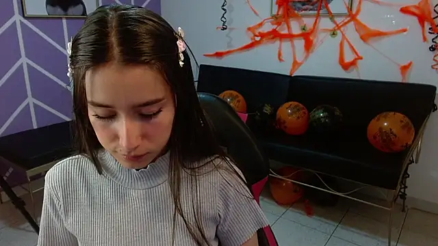 Adhara Kitten online show from 11-06-25, 01:12