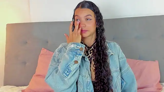 Luna Claire online show from 11-12-25, 11:32