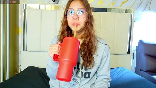 Snapshot of angeles_azul chatting on 03-16-26, 01:26 angeles azul online show from 03-16-26, 01:26