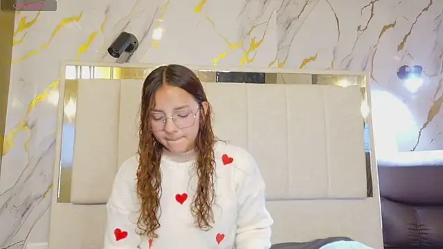 Snapshot of angeles_azul chatting on 04-15-26, 01:29 angeles azul online show from 04-15-26, 01:29