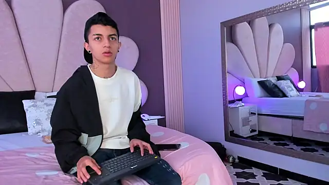 NickandAbby  online show from 11-25-25, 12:16