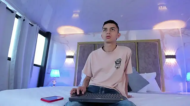 NickandAbby  online show from 04-11-26, 07:18