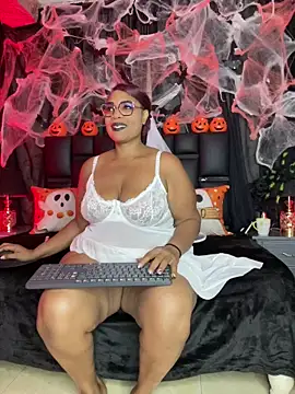 Snapshot of aranzzalatin chatting on 10-31-25, 12:06 aranzzalatin online show from 10-31-25, 12:06