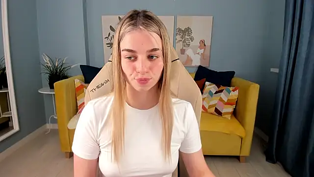 Snapshot of SweetyLicky chatting on 10-16-25, 04:08 SweetyLicky online show from 10-16-25, 04:08