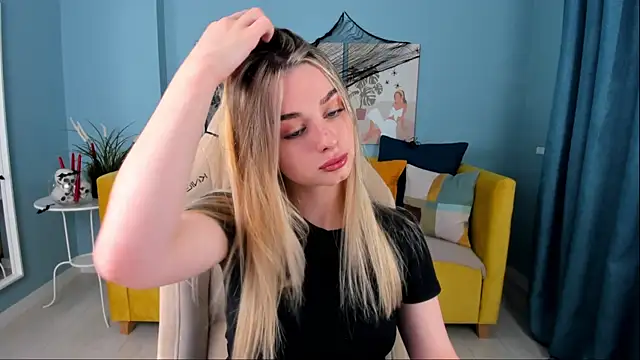 Snapshot of SweetyLicky chatting on 10-26-25, 04:13 SweetyLicky online show from 10-26-25, 04:13