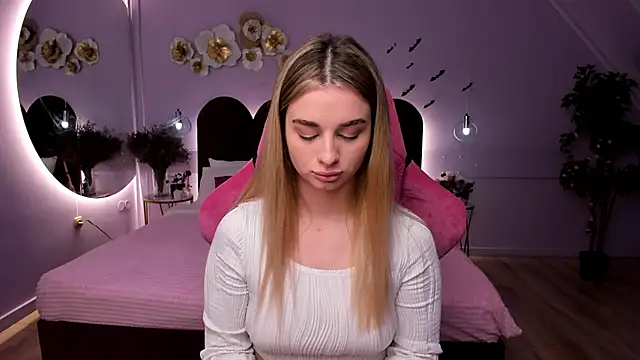 Snapshot of SweetyLicky chatting on 11-02-25, 04:09 SweetyLicky online show from 11-02-25, 04:09