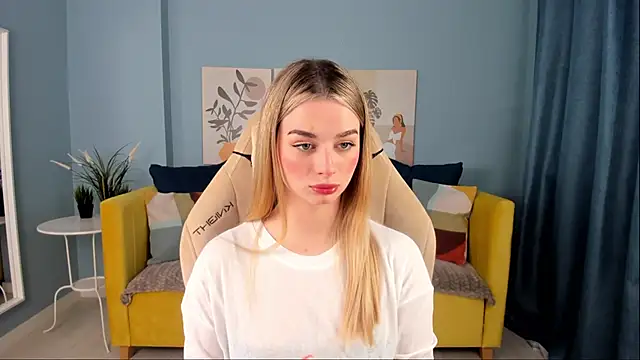 Snapshot of SweetyLicky chatting on 11-03-25, 04:08 SweetyLicky online show from 11-03-25, 04:08