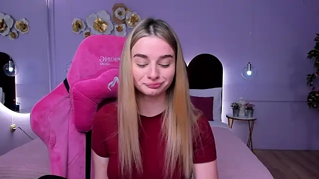 Snapshot of SweetyLicky chatting on 11-08-25, 04:18 SweetyLicky online show from 11-08-25, 04:18