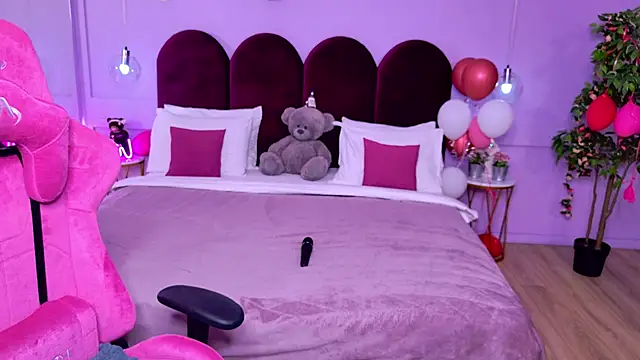 Snapshot of SweetyLicky chatting on 11-20-25, 04:07 SweetyLicky online show from 11-20-25, 04:07