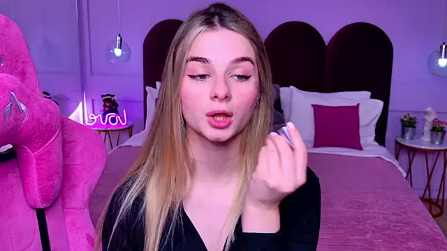 Snapshot of SweetyLicky chatting on 11-24-25, 04:29 SweetyLicky online show from 11-24-25, 04:29