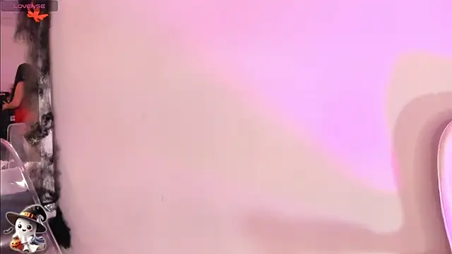 LeylaWoods online show from 10-25-25, 01:13