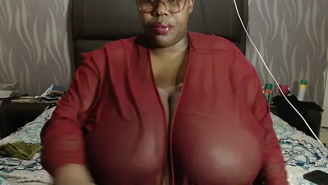 Snapshot of BoobsQueen46K chatting on 11-27-25, 07:49 BoobsQueen46K online show from 11-27-25, 07:49