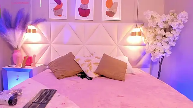 Viollet xoxo online show from 10-22-25, 03:29