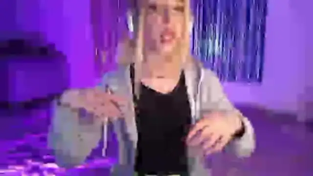 Snapshot of Alina_Lee_t chatting on 10-25-25, 02:52 Alina Lee t online show from 10-25-25, 02:52