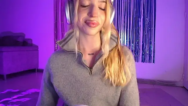 Snapshot of Alina_Lee_t chatting on 10-26-25, 02:50 Alina Lee t online show from 10-26-25, 02:50