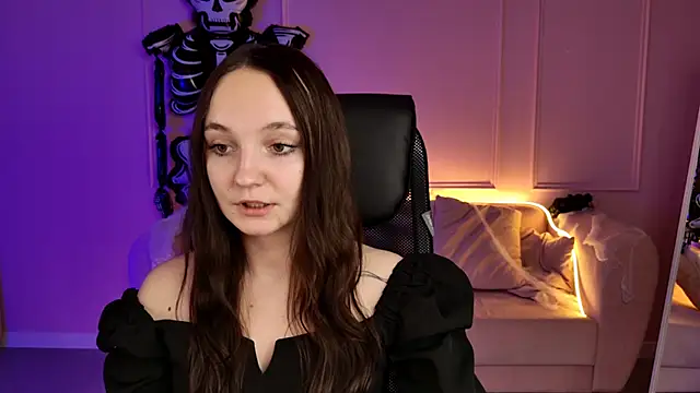 ameliaglamour online show from 10-24-25, 10:55