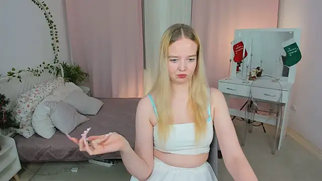 BellaMontgomery online show from 12-21-25, 12:12