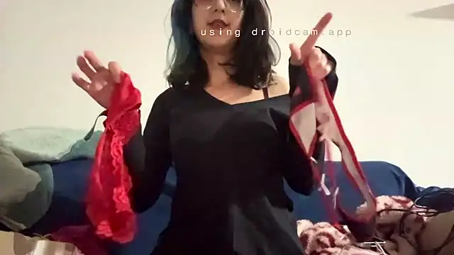 Snapshot of petitepeach6 chatting on 02-21-26, 09:16 petitepeach6 online show from 02-21-26, 09:16