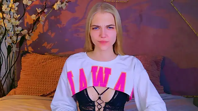 4example Chloe online show from 10-20-25, 11:32