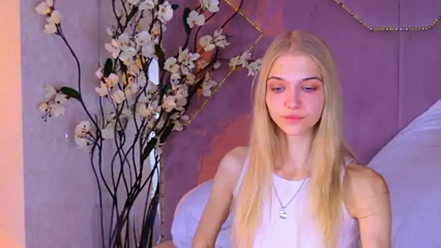 4example Chloe online show from 11-13-25, 10:25