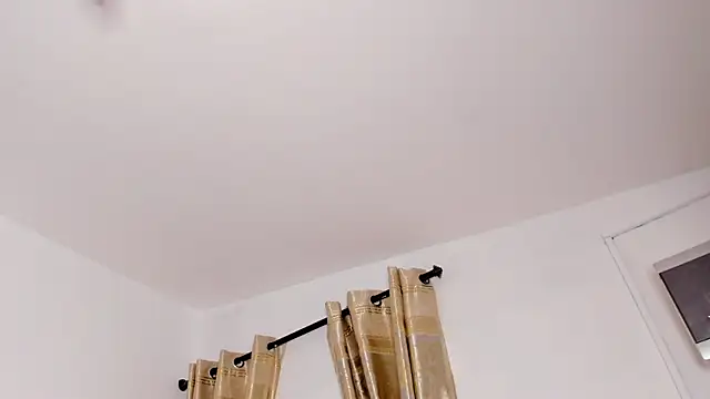 TANISHA HILL online show from 11-18-25, 07:18