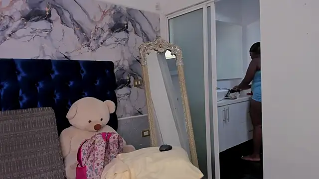 TANISHA HILL online show from 11-26-25, 07:37