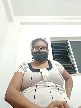 Snapshot of Elie_couple143 chatting on 10-01-25, 06:03 Elie couple143 online show from 10-01-25, 06:03