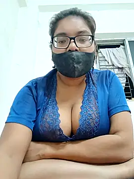 Snapshot of Elie_couple143 chatting on 10-16-25, 06:53 Elie couple143 online show from 10-16-25, 06:53