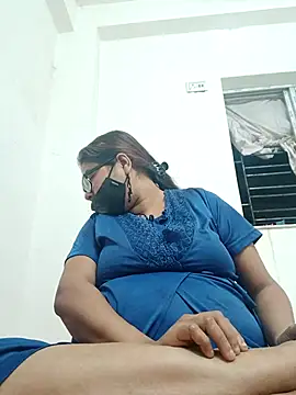 Snapshot of Elie_couple143 chatting on 11-11-25, 06:41 Elie couple143 online show from 11-11-25, 06:41