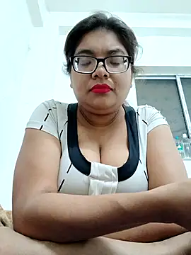 Snapshot of Elie_couple143 chatting on 11-19-25, 08:09 Elie couple143 online show from 11-19-25, 08:09