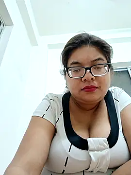 Snapshot of Elie_couple143 chatting on 12-01-25, 08:03 Elie couple143 online show from 12-01-25, 08:03