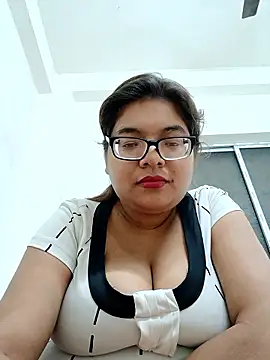 Snapshot of Elie_couple143 chatting on 12-17-25, 06:47 Elie couple143 online show from 12-17-25, 06:47