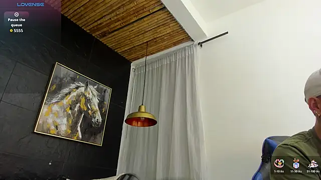 Snapshot of Maximo_Wolff chatting on 10-24-25, 08:27 Maximo Wolff online show from 10-24-25, 08:27