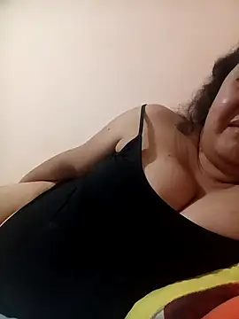 Snapshot of Caroomoom27 chatting on 02-13-26, 07:48 Caroomoom27 online show from 02-13-26, 07:48