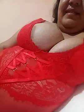 Snapshot of Caroomoom27 chatting on 02-16-26, 07:26 Caroomoom27 online show from 02-16-26, 07:26