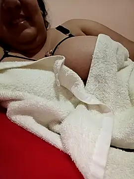 Snapshot of Caroomoom27 chatting on 03-13-26, 06:31 Caroomoom27 online show from 03-13-26, 06:31