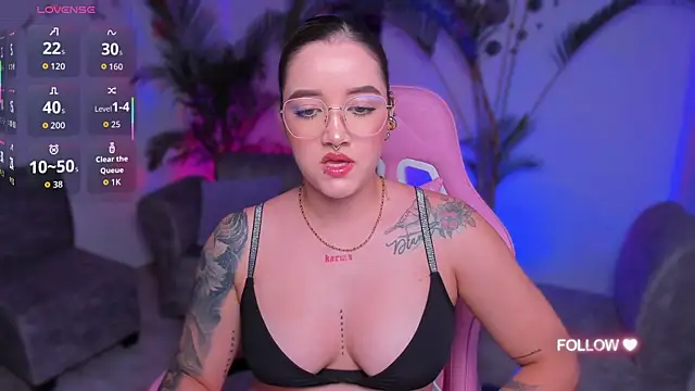 lunaarose online show from 09-09-25, 04:23