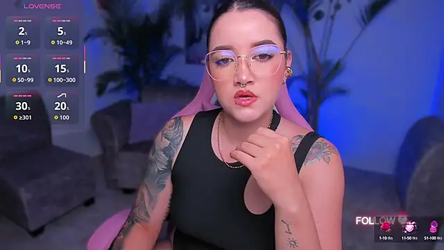 lunaarose online show from 09-10-25, 04:12