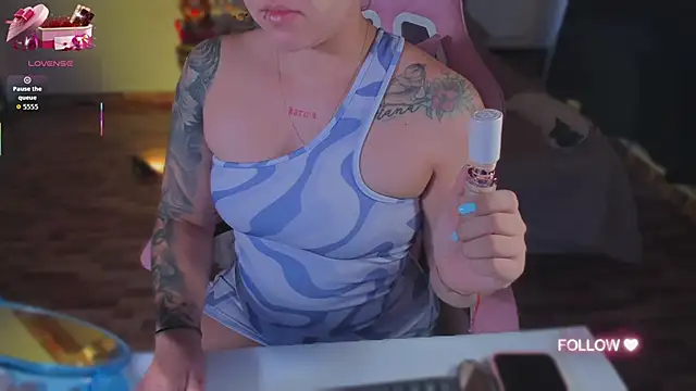 lunaarose online show from 11-03-25, 04:08