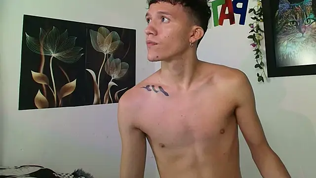 Snapshot of Patrick_phoenix chatting on 10-06-25, 04:32 Patrick phoenix online show from 10-06-25, 04:32