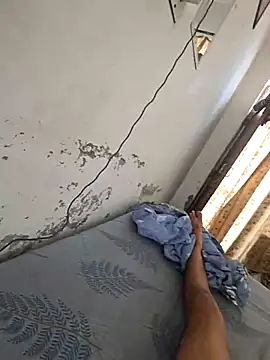 Snapshot of desir3dlund chatting on 09-28-25, 07:47 desir3dlund online show from 09-28-25, 07:47