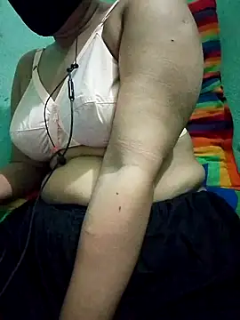 Snapshot of Maria_Mahi chatting on 10-10-25, 06:40 Maria Mahi online show from 10-10-25, 06:40