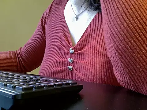 Snapshot of ITALIANASISIXX chatting on 10-30-25, 08:05 ITALIANASISIXX online show from 10-30-25, 08:05