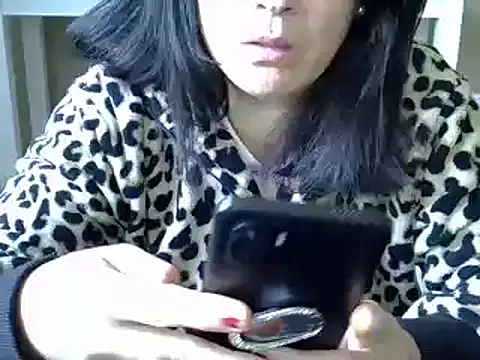 Snapshot of ITALIANASISIXX chatting on 11-10-25, 10:14 ITALIANASISIXX online show from 11-10-25, 10:14