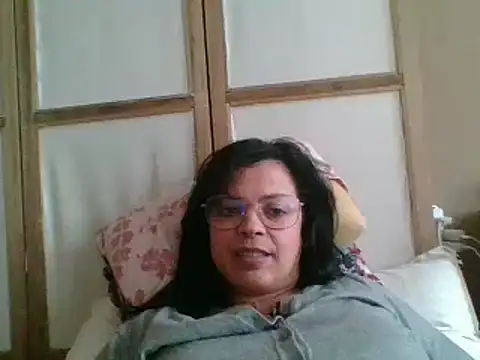 Snapshot of ITALIANASISIXX chatting on 11-17-25, 12:33 ITALIANASISIXX online show from 11-17-25, 12:33