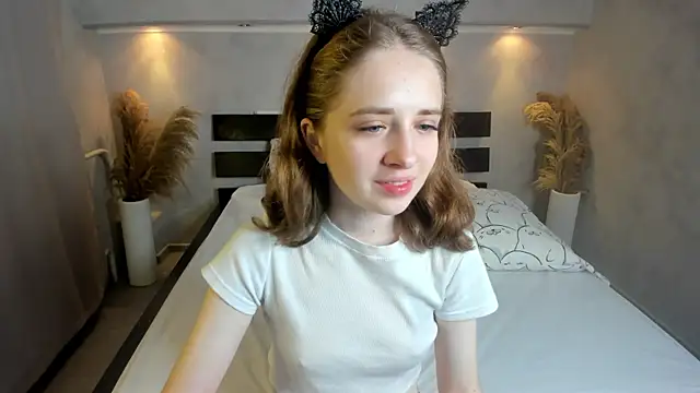 Camilla Kelly online show from 10-10-25, 01:15