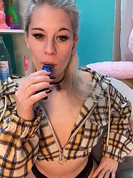 Snapshot of TheRealJessyLey chatting on 11-13-25, 07:40 TheRealJessyLey online show from 11-13-25, 07:40