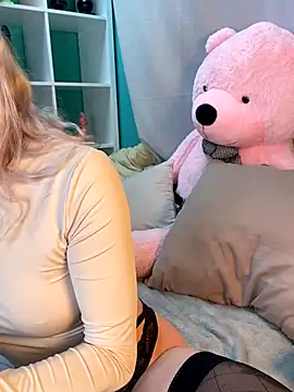 Snapshot of TheRealJessyLey chatting on 11-25-25, 07:08 TheRealJessyLey online show from 11-25-25, 07:08