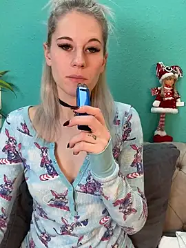 Snapshot of TheRealJessyLey chatting on 11-26-25, 07:42 TheRealJessyLey online show from 11-26-25, 07:42