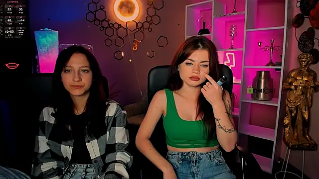 Snapshot of lau_ra_queen chatting on 12-17-25, 08:59 lau ra queen online show from 12-17-25, 08:59